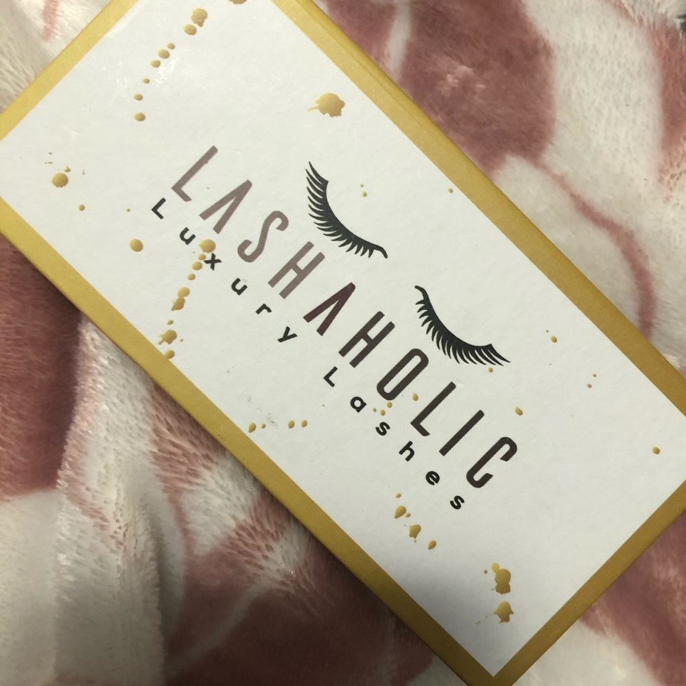 New Lashaholic Luxury Lashes